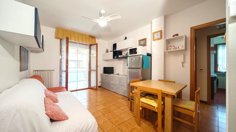 TV and multimedia, Kitchen or kitchenette, Living room, Dining area