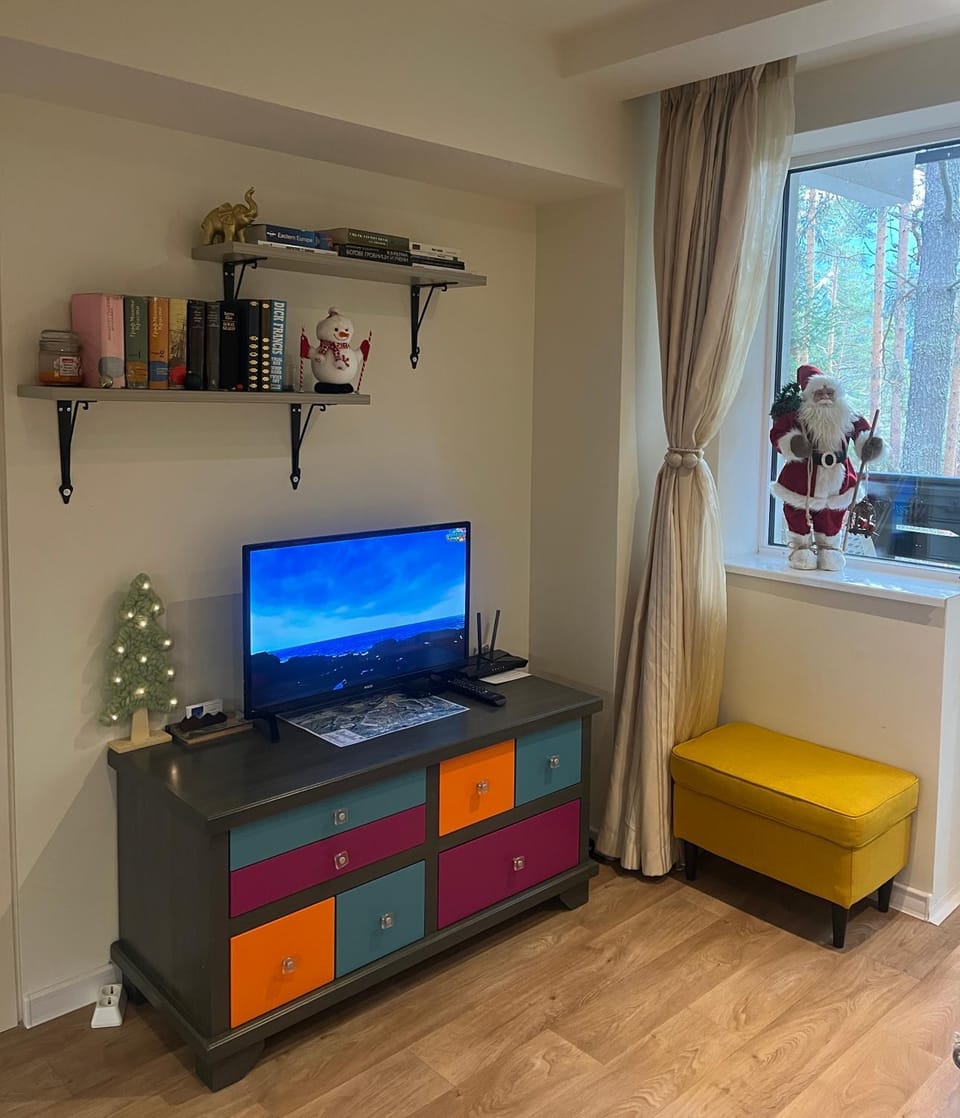 TV and multimedia, Living room, Seating area, Evening entertainment