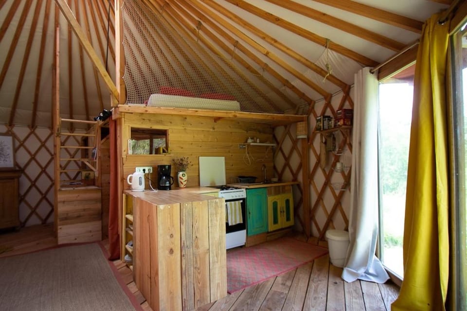Yourte en Corrèze - La Main Sauvage House in Nouvelle-Aquitaine