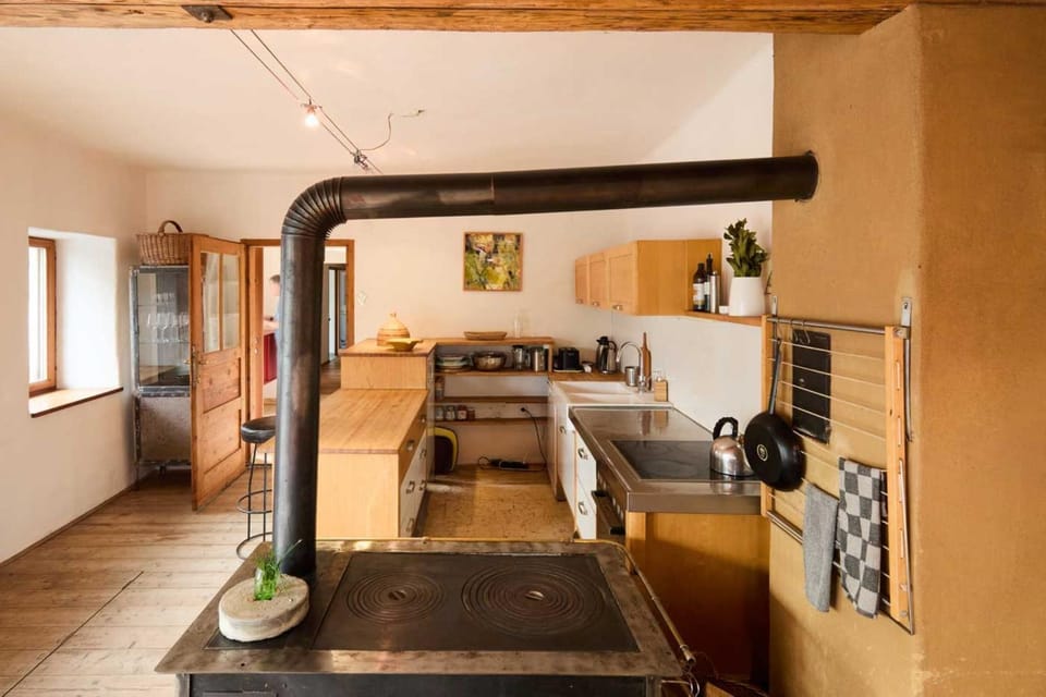 Kitchen or kitchenette, oven, stove