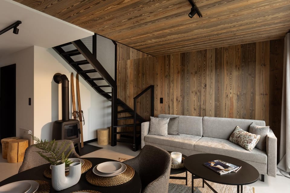 Living room, Decorative detail, Decorative detail, Seating area, Dining area, fireplace, fireplace, internet, internet