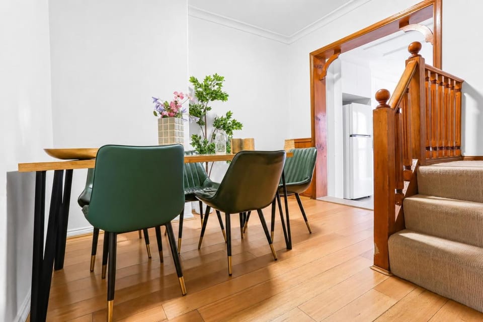 Photo of the whole room, Dining area