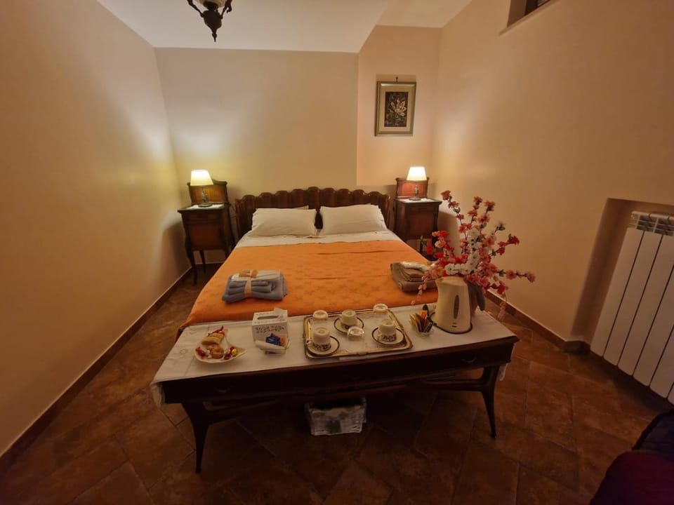 Bedroom, young children, older children, group of guests, Family, heating, towels