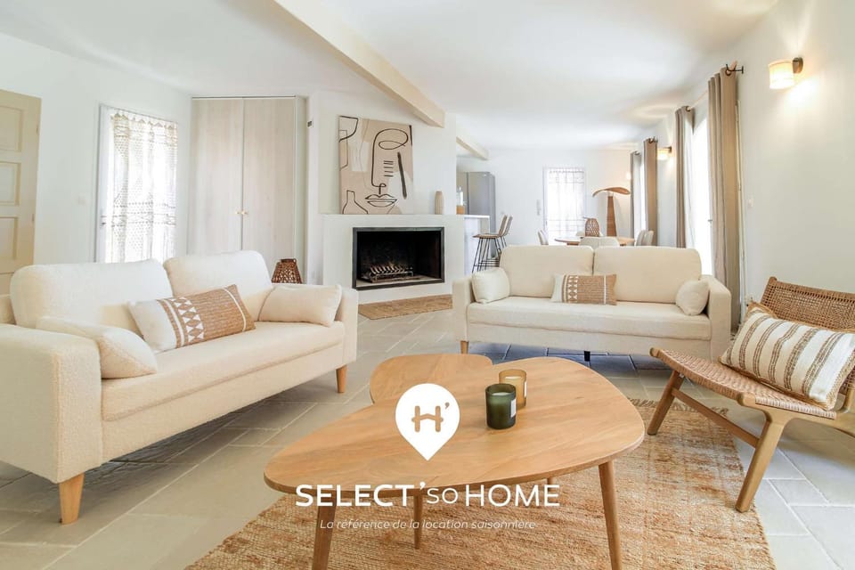 Communal lounge/ TV room, Living room, Seating area