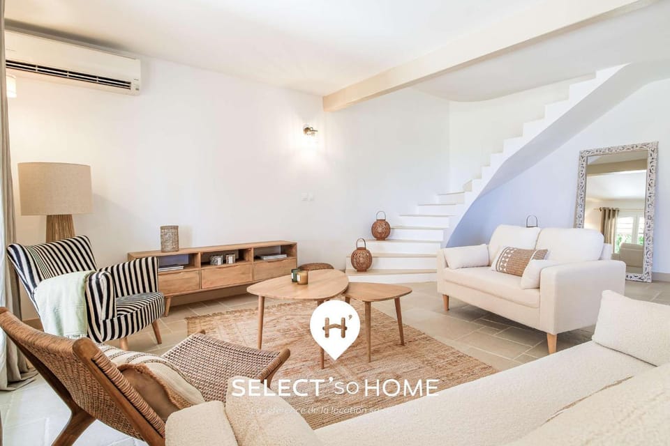 Living room, Seating area, air conditioner