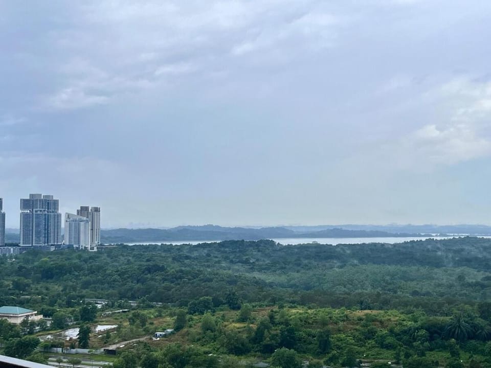 Optimus Medini -- Legoland & SG view & WIFI #3BR2B #5 pax by Cowidea Apartment in Johor