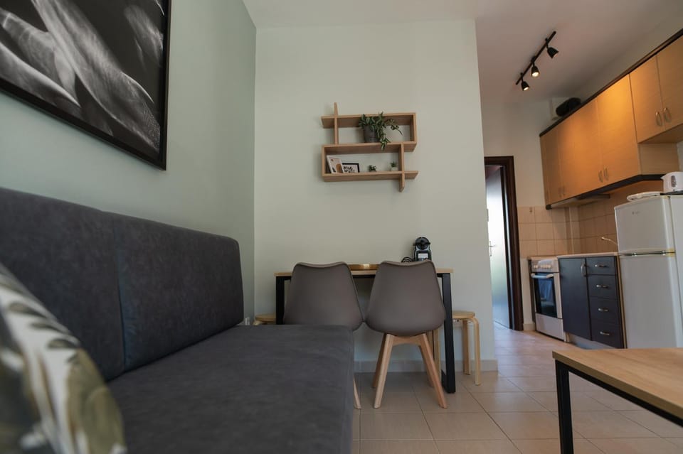 Kitchen or kitchenette, Living room, Seating area, oven