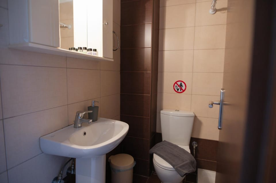 Shower, Toilet, Bathroom