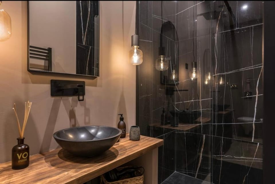 La suite jacuzzi Apartment in Marseille