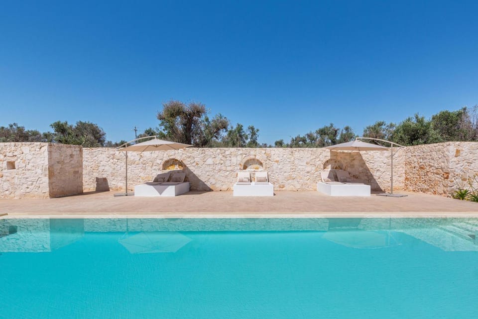 Swimming pool, sunbed