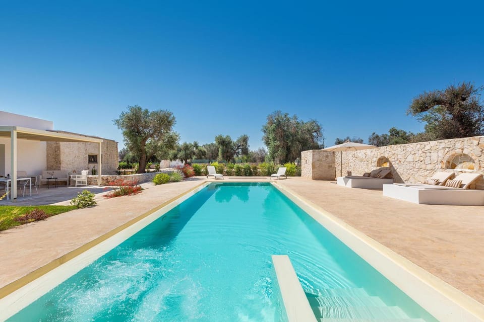 Swimming pool, sunbed