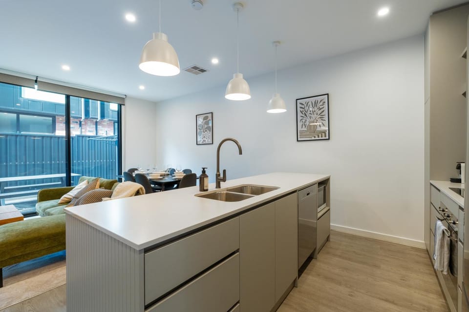 Coffee/tea facilities, Kitchen or kitchenette, oven, stove, kitchen, kitchen