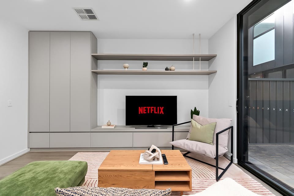 Communal lounge/ TV room, TV and multimedia, Living room