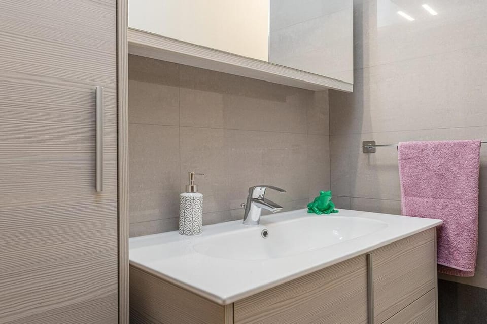 Quiet home perfect for long stays & work Apartment in Milan