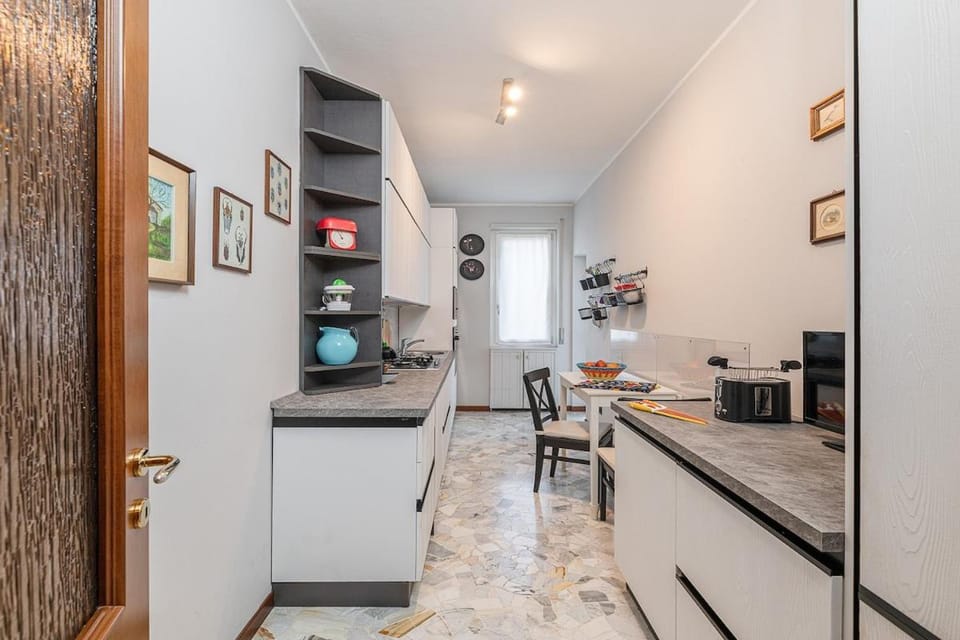 Quiet home perfect for long stays & work Apartment in Milan