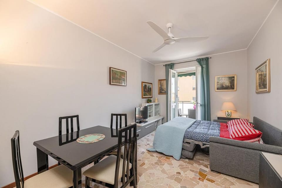 Quiet home perfect for long stays & work Apartment in Milan
