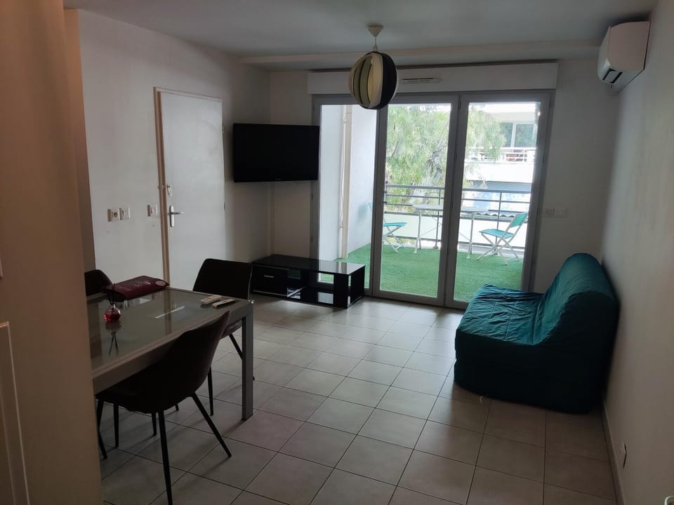 Appartement deux pièces bien situé et pratique Apartment in Nice
