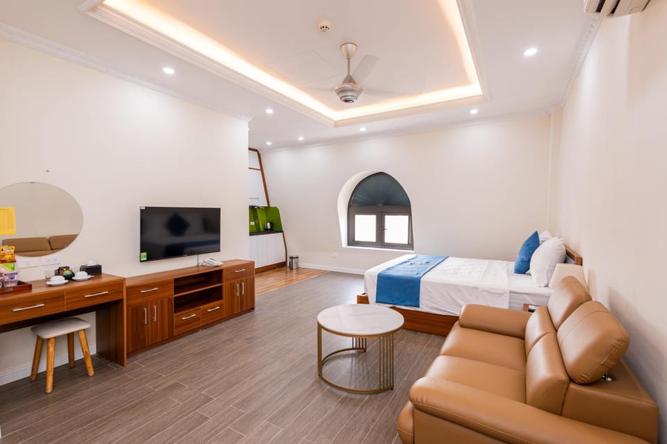 Bed, TV and multimedia, Coffee/tea facilities, Photo of the whole room, Seating area