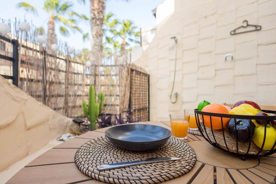 Balcony/Terrace, Food