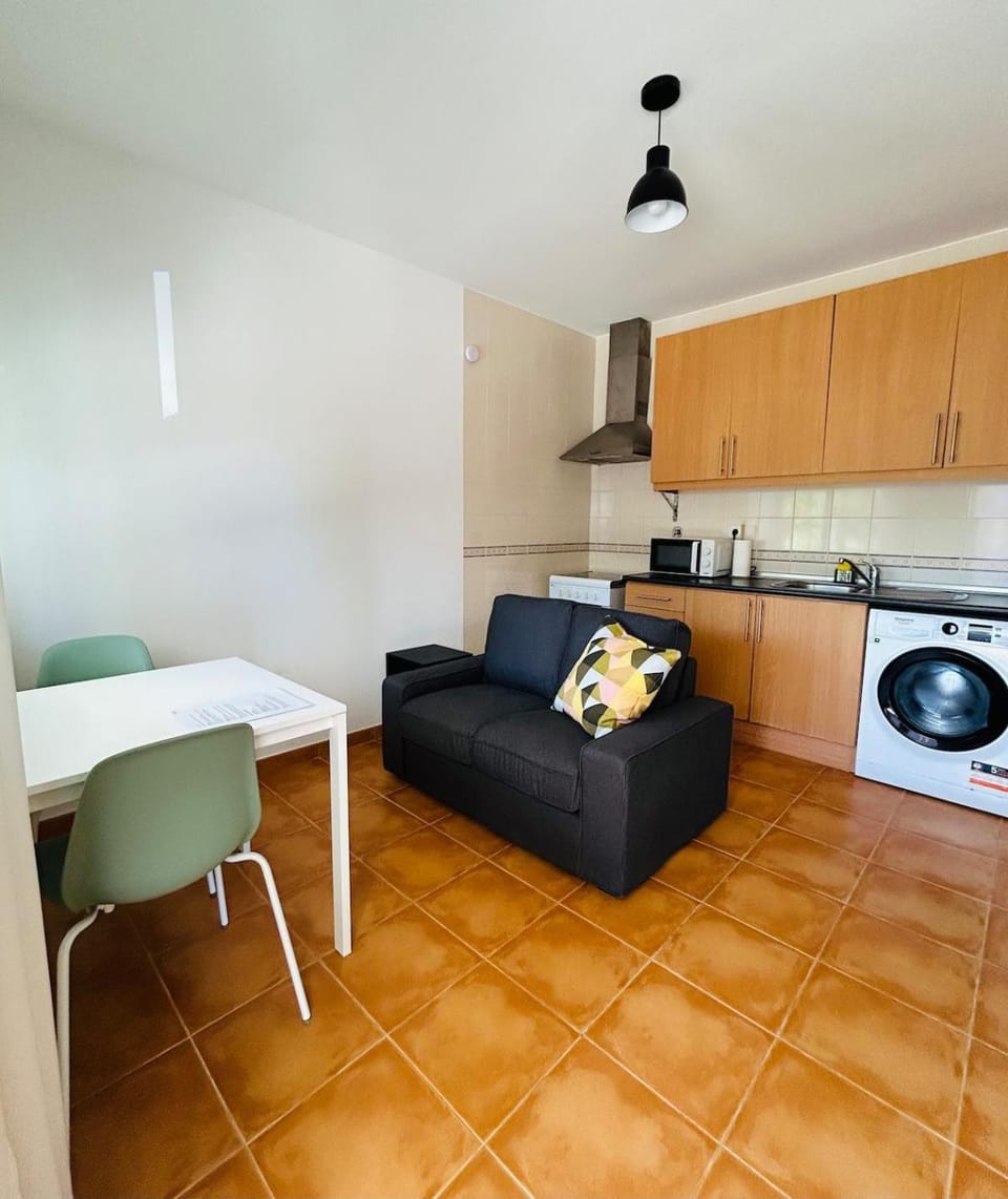 Kitchen or kitchenette, Living room, Seating area, Dining area, stove