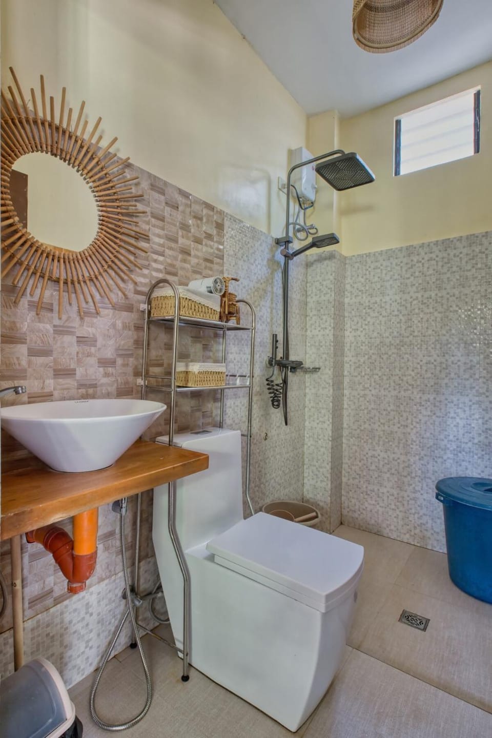 Central Cozy Bungalow 2 with AC and WIFI 5 min to Beach Apartment in General Luna