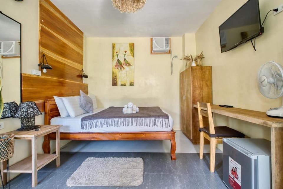 Central Cozy Bungalow 2 with AC and WIFI 5 min to Beach Apartment in General Luna