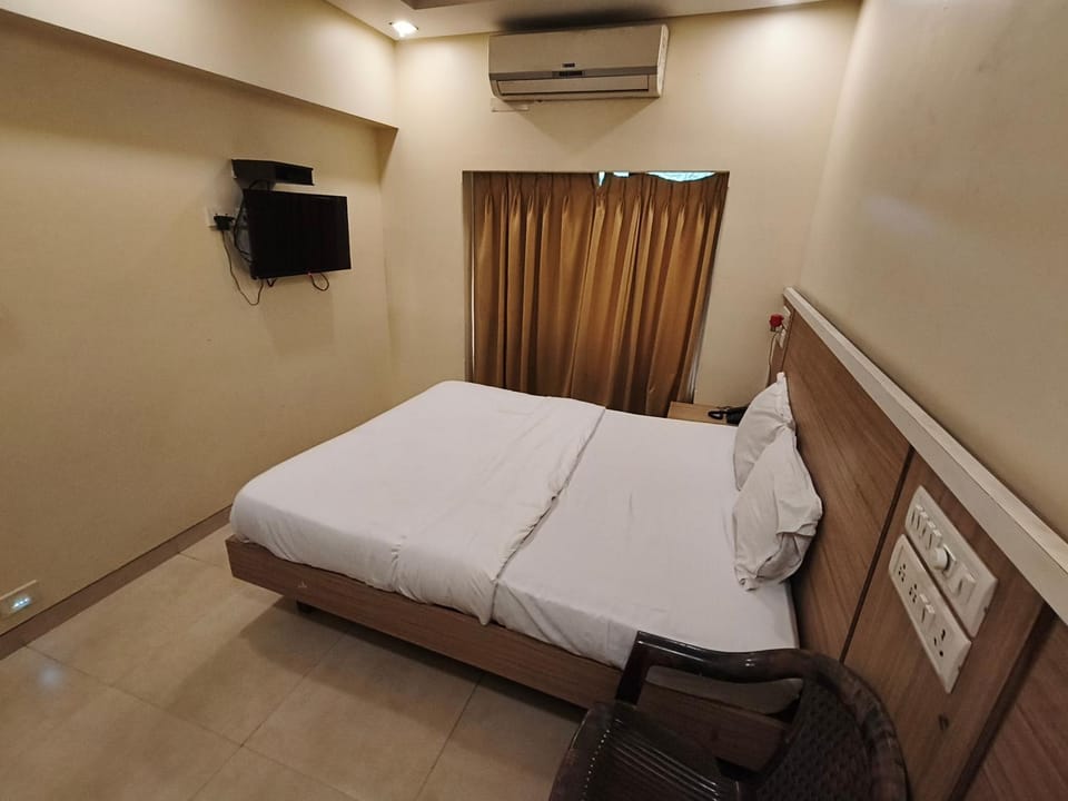 Bed, TV and multimedia, Photo of the whole room, Bedroom, air conditioner