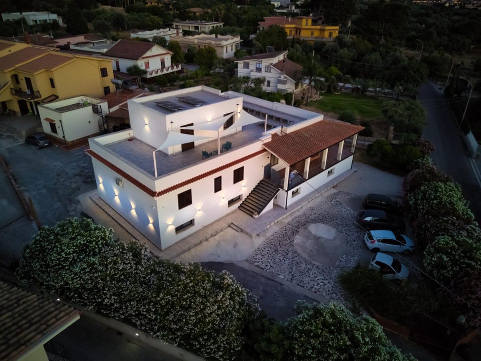 Property building, Day, Neighbourhood, Bird's eye view, Street view, Location, Parking