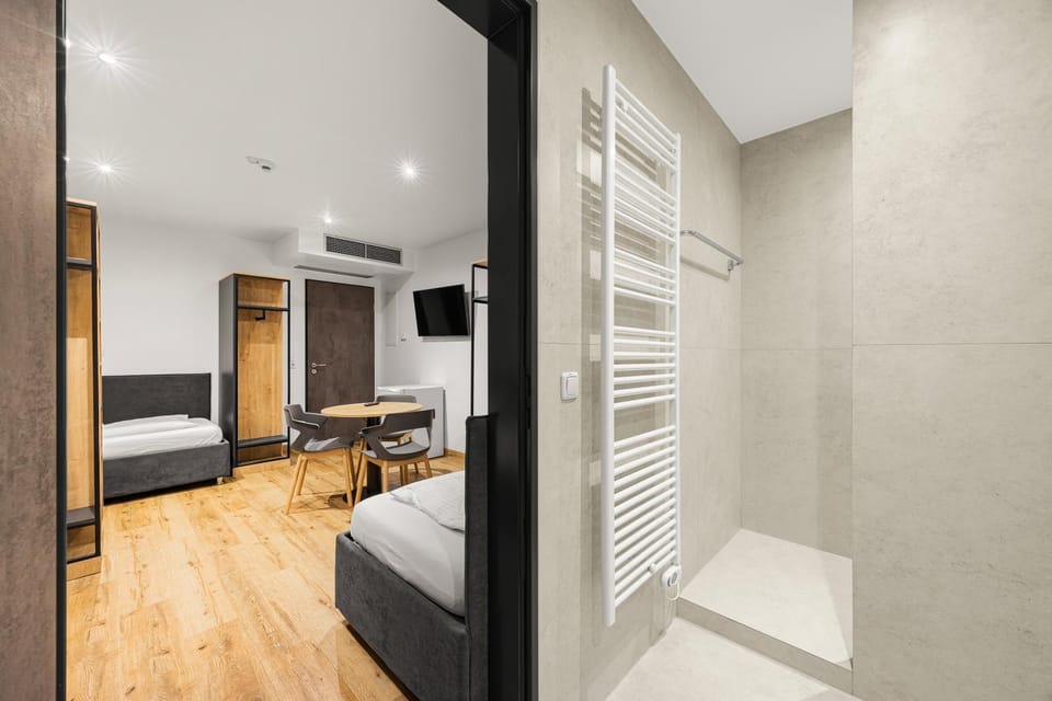 Bed, TV and multimedia, Living room, Photo of the whole room, Bedroom, wardrobe