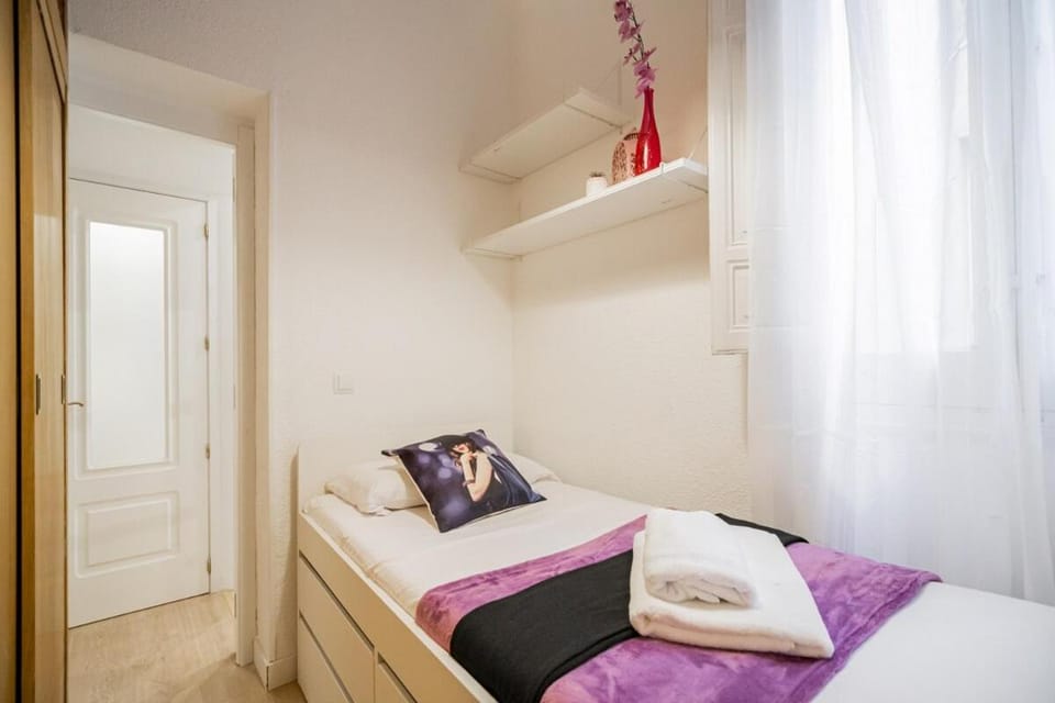 Apartment in Madrid's downtown area, Bilbao Temporal MON333 Apartment in Centro