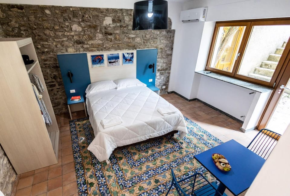 TV and multimedia, Photo of the whole room, Bedroom, air conditioner