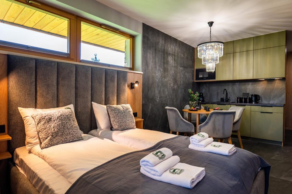 Kitchen or kitchenette, Bedroom