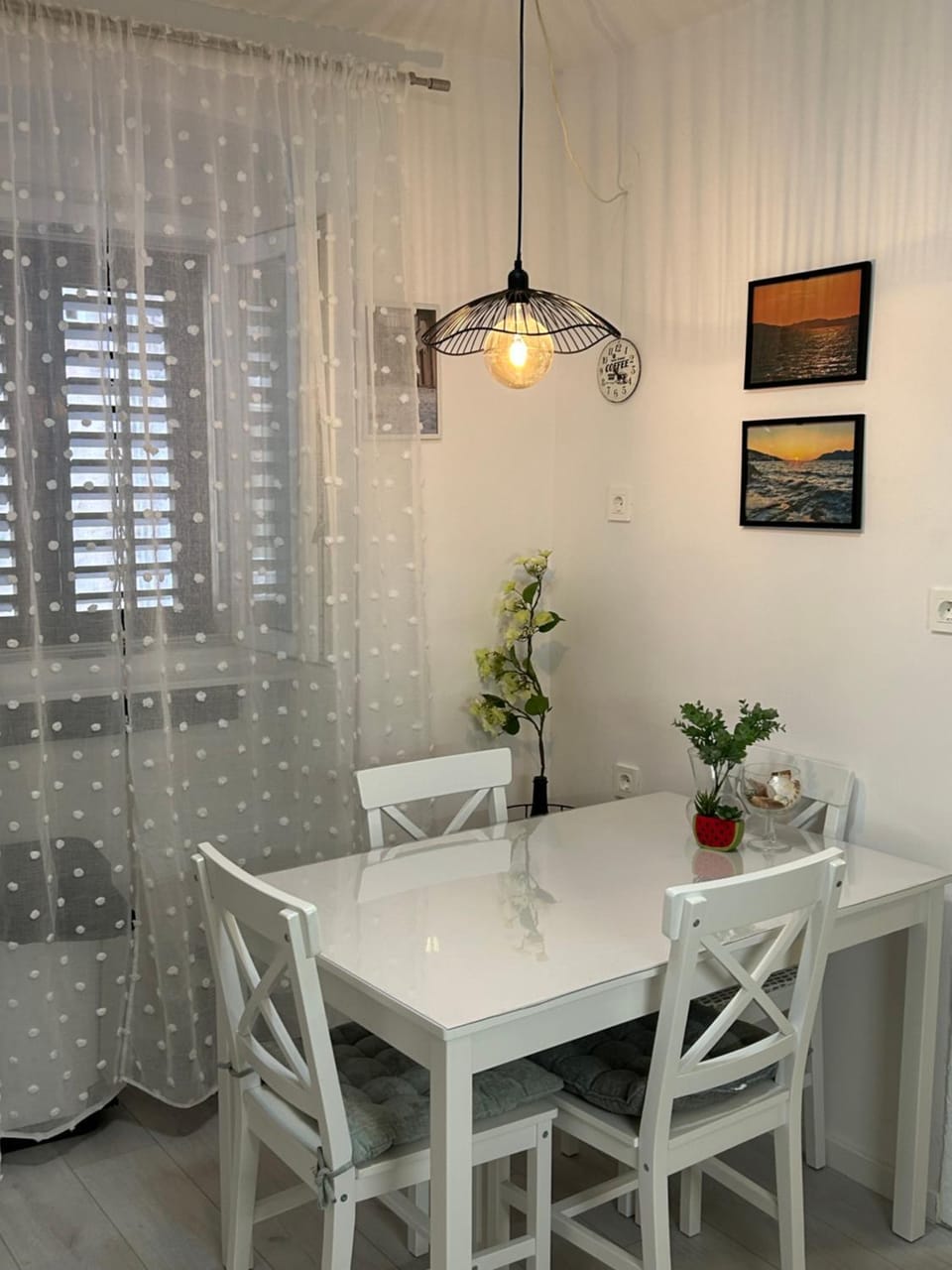 Seating area, Dining area
