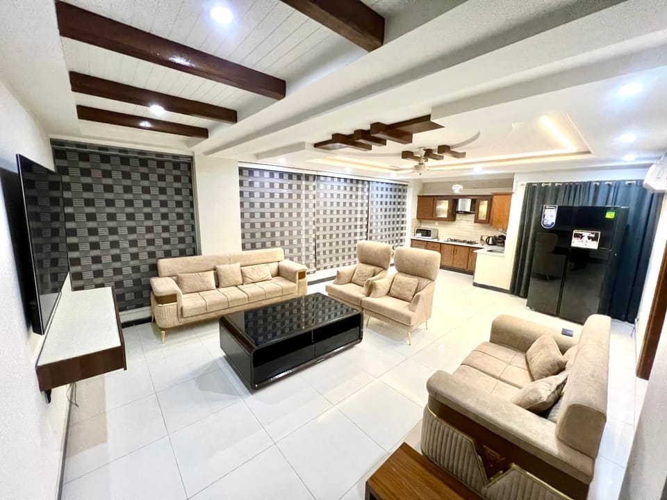 Kitchen or kitchenette, Living room, Seating area, fireplace