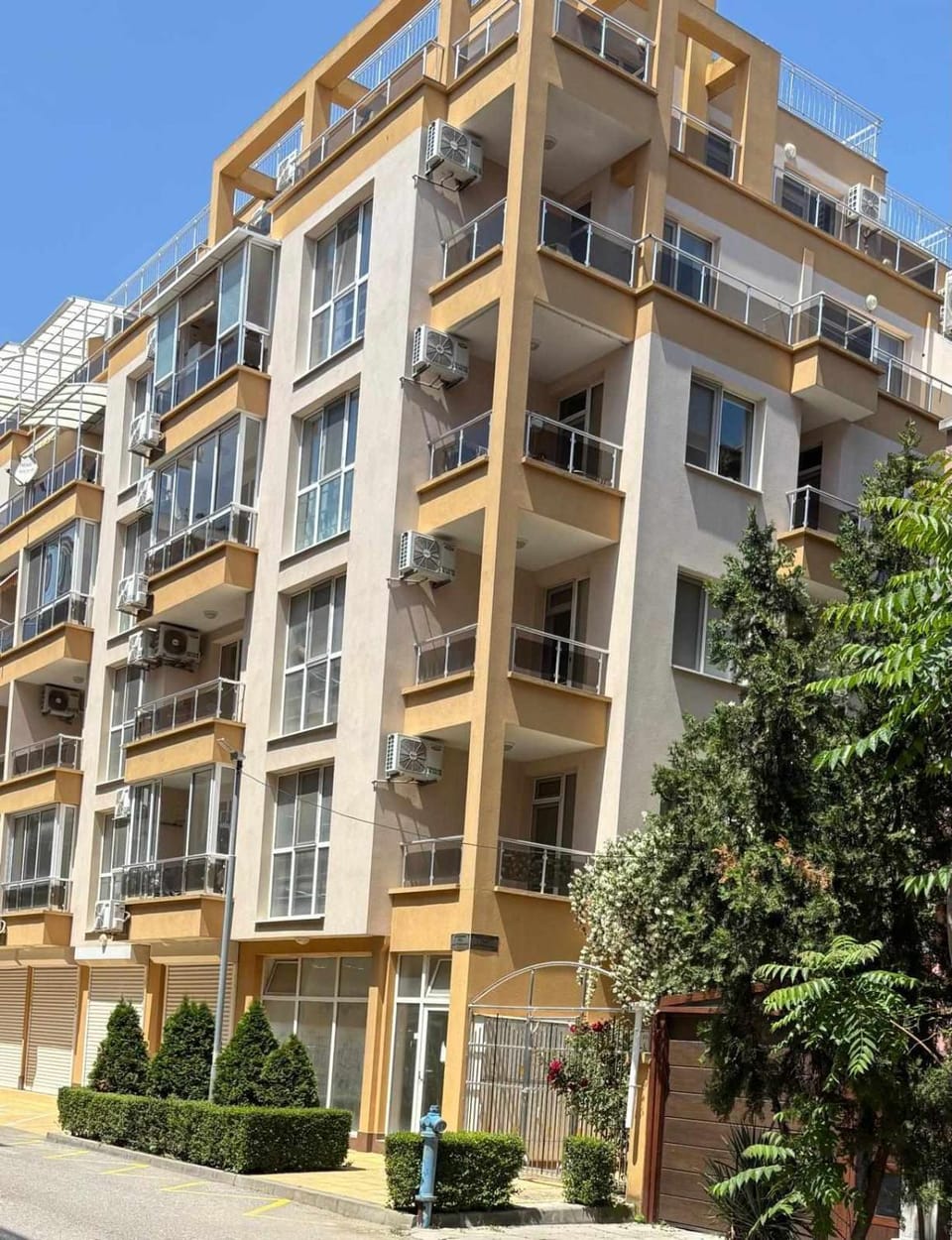 Property building, Neighbourhood, Street view