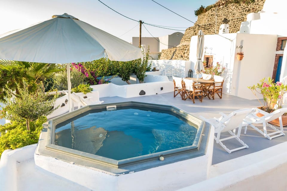 Patio, Hot Tub, Pool view, Swimming pool, Swimming pool, sunbed