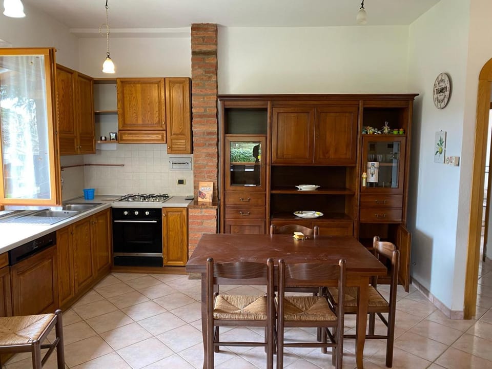 Cocchi house 76 House in Castiglione del Lago
