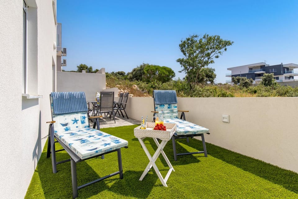 Patio, Balcony/Terrace, Balcony/Terrace, sunbed