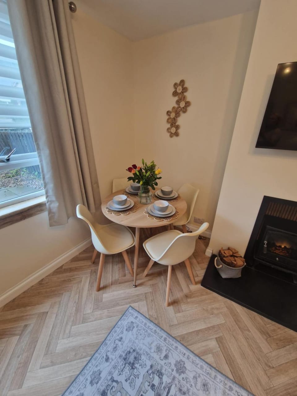 Living room, Seating area, Dining area