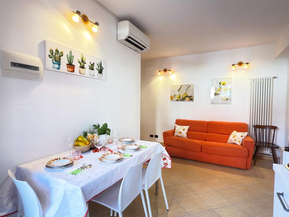 Living room, Dining area, air conditioner