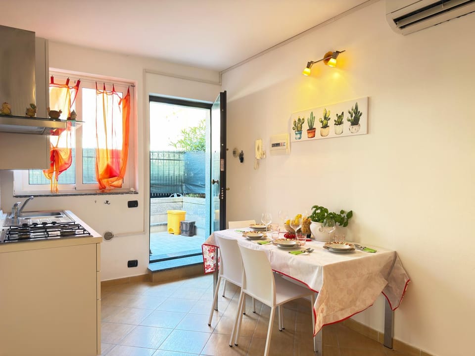 Living room, Dining area, kitchen