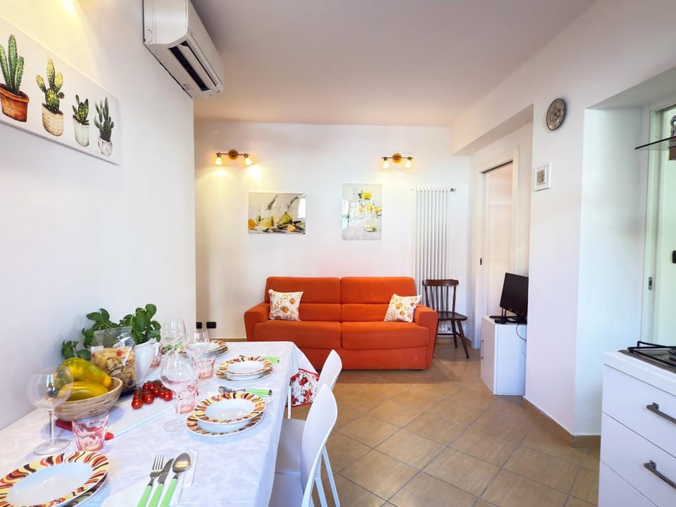 Living room, Dining area, air conditioner