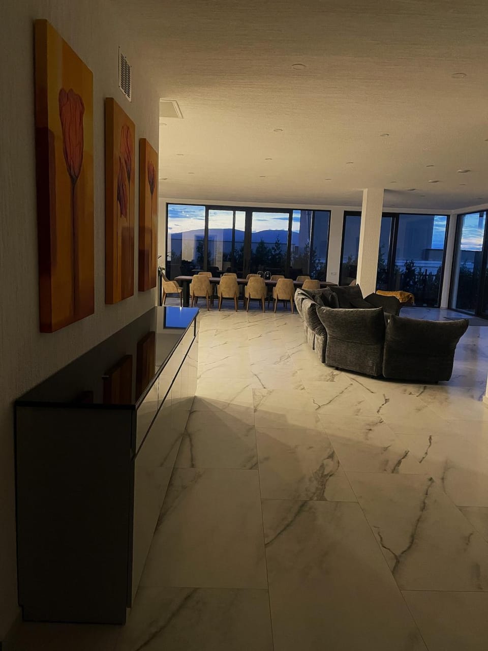 Living room, Food and drinks, Dining area, Food, Lunch, Dinner, Internal: Not applicable to any particular room
