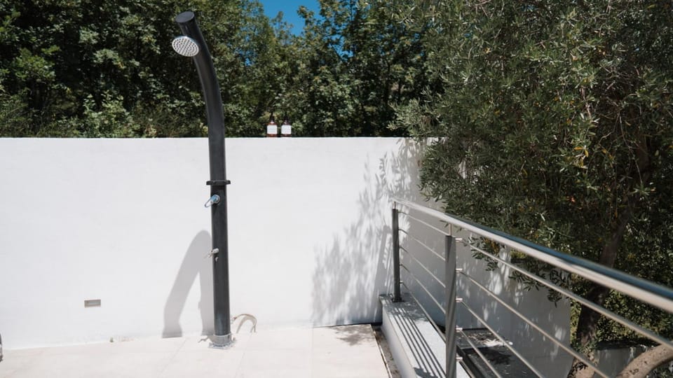 Shower, Swimming pool