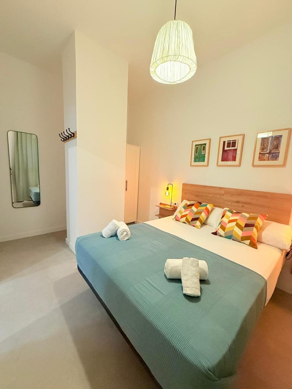 Bed, Photo of the whole room, Bedroom, towels