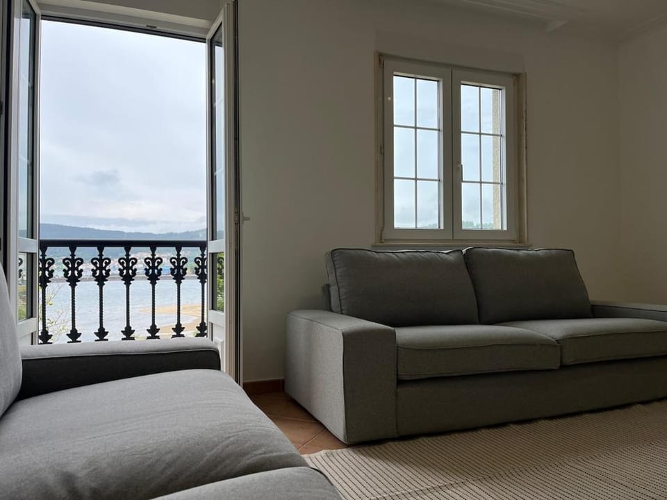 Casa Flor de Lis House in Galicia