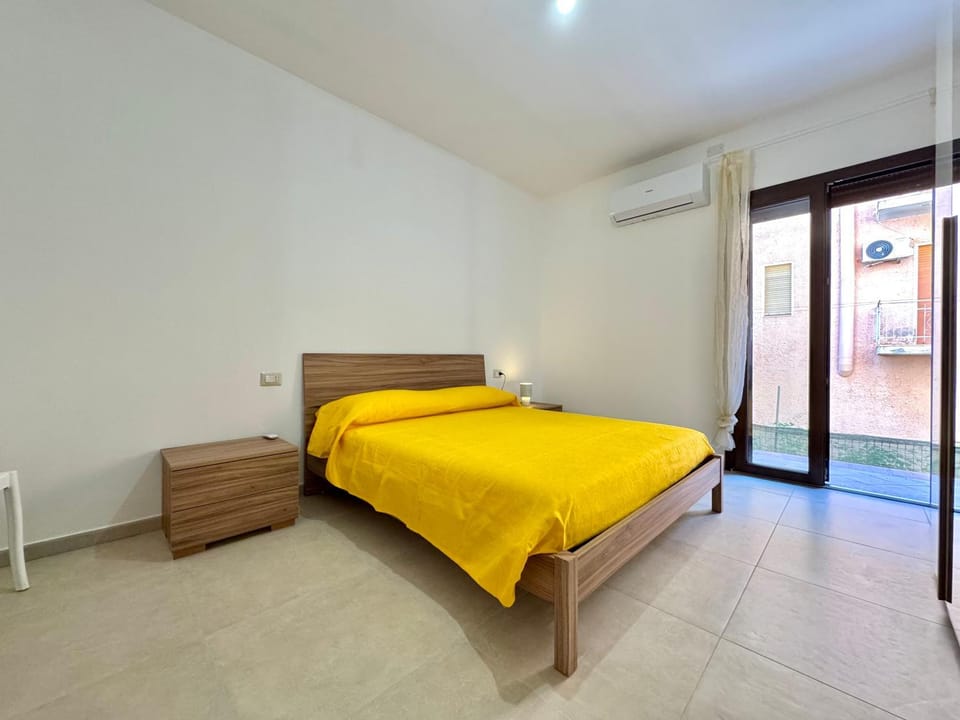 Bed, Photo of the whole room, Bedroom, air conditioner
