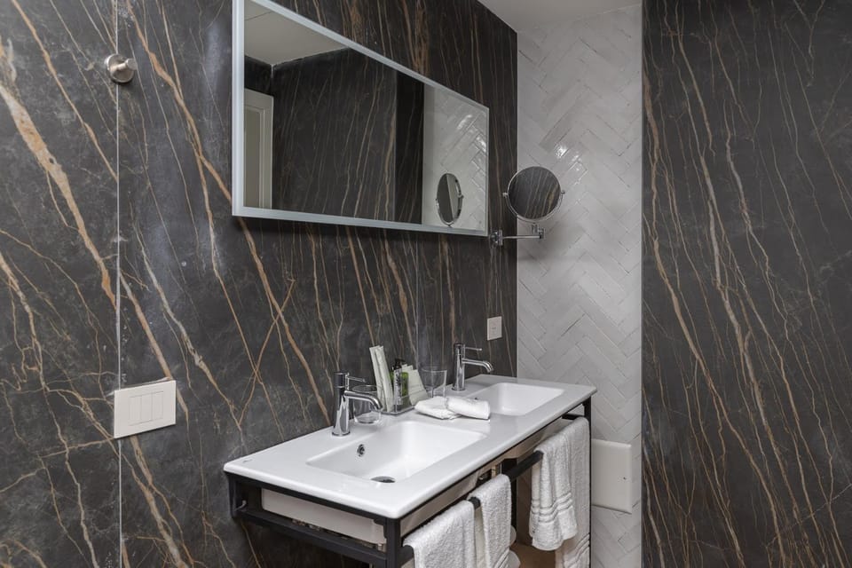 Bathroom, towels