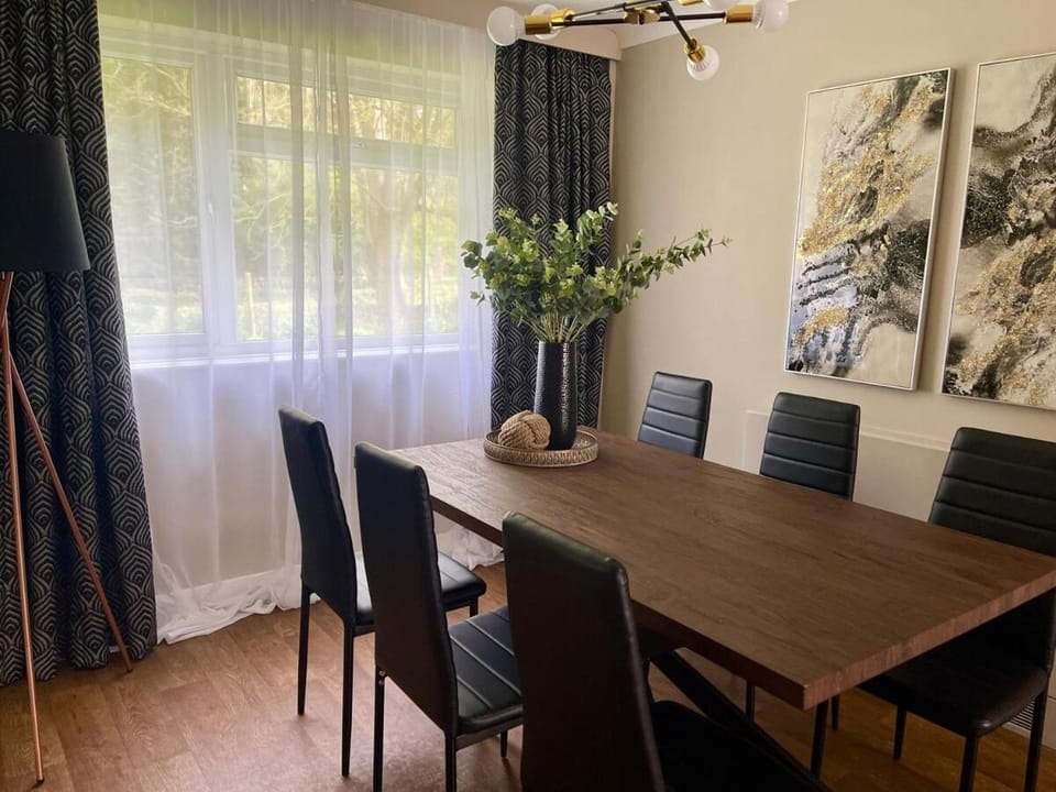 Luxury 2 Bedroom Norfolk Retreat-Private Hot Tub Apartment in Broadland District