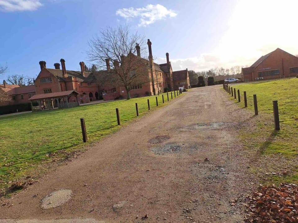 Luxury 2 Bedroom Norfolk Retreat-Private Hot Tub Apartment in Broadland District